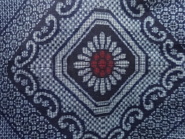 アンティーク　花蜀江紋織り出し本場正藍泥染大島紬着物(割り込み絣)